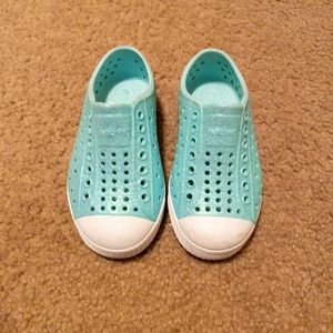 Native Youth 9C - excellent used condition EUC sparkle green - Jefferson bling